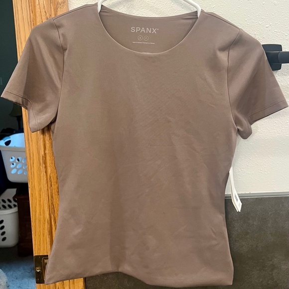 NWT Spanx Women's SPANXsmooth Jersey Crewneck T-Shirt in Smoke Size Small New - Picture 1 of 5